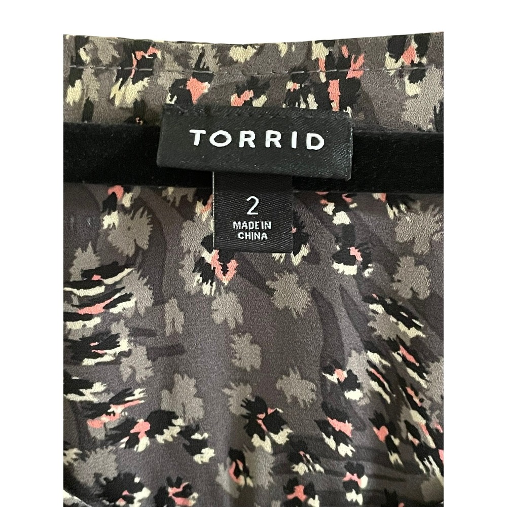Torid Womens Plus Size 2 Grey Abstract Leopard Floral Georgette Blouse Top - Picture 3 of 4